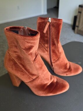 Women's Velvet Ankle Boots - Rust